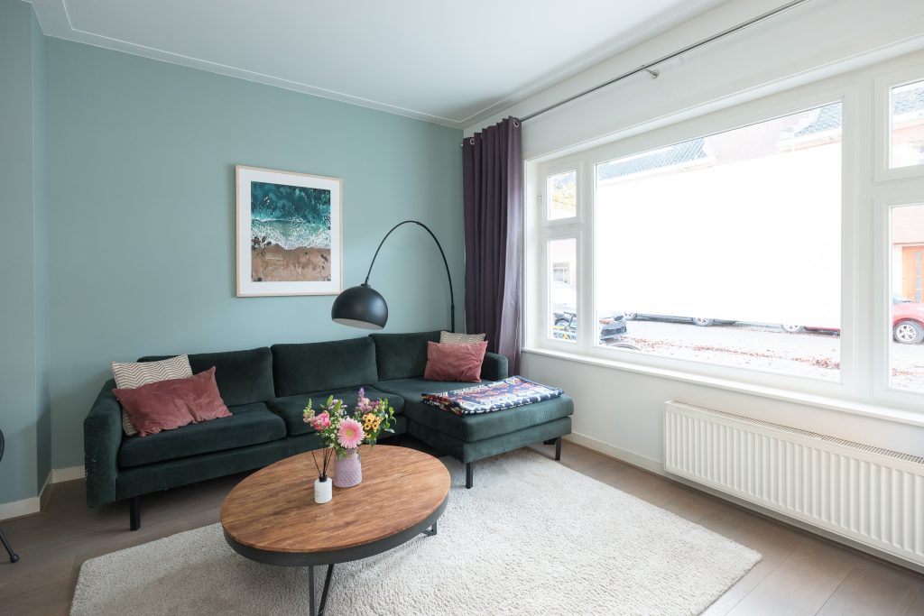 Charming 1930s end-of-terrace house