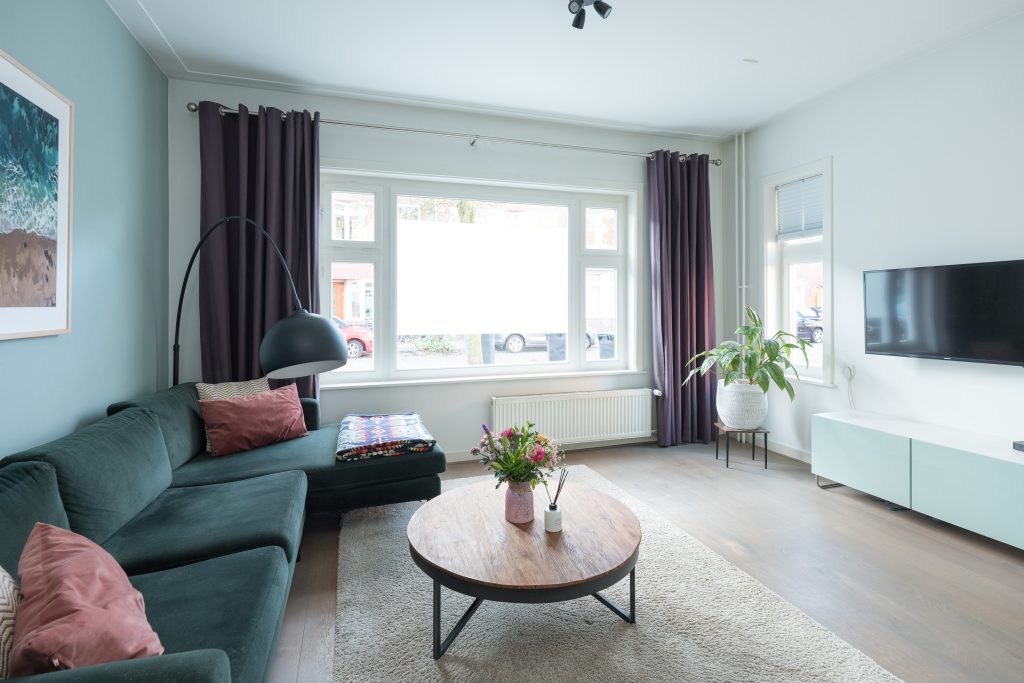 Charming 1930s end-of-terrace house