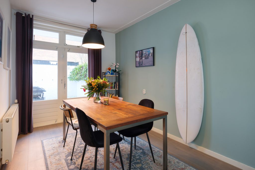 Charming 1930s end-of-terrace house