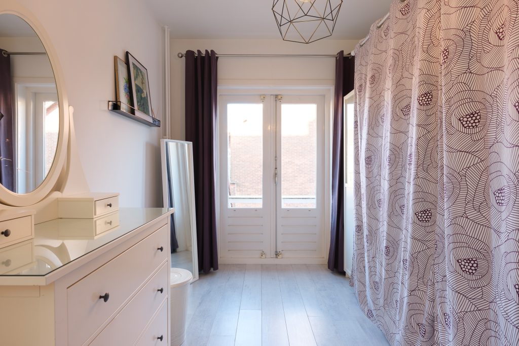 Charming 1930s end-of-terrace house