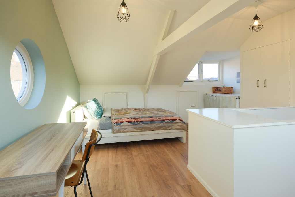 Charming 1930s end-of-terrace house
